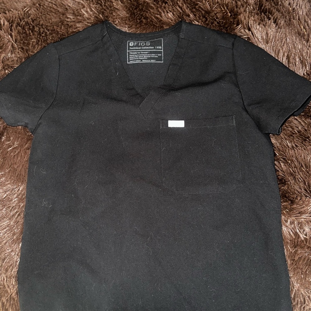 FIGS black scrub top